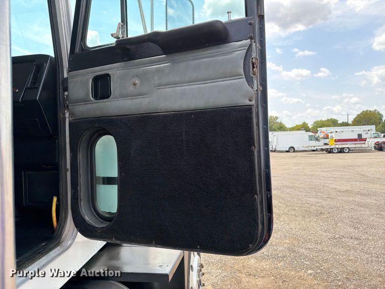 image for item FB5043 1997 Peterbilt 357 vacuum truck