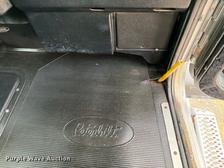 image for item FB5043 1997 Peterbilt 357 vacuum truck