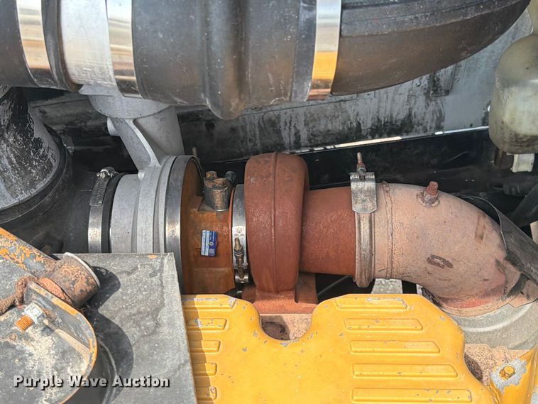 image for item FB5043 1997 Peterbilt 357 vacuum truck