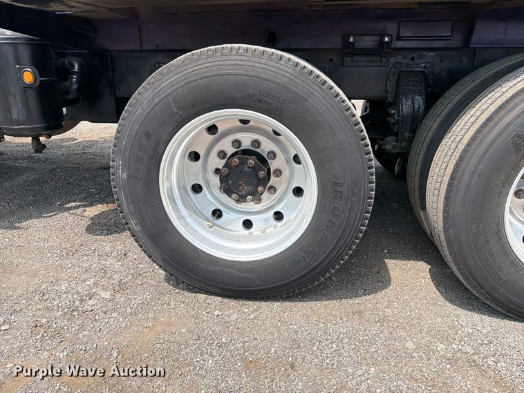 image for item FB5043 1997 Peterbilt 357 vacuum truck