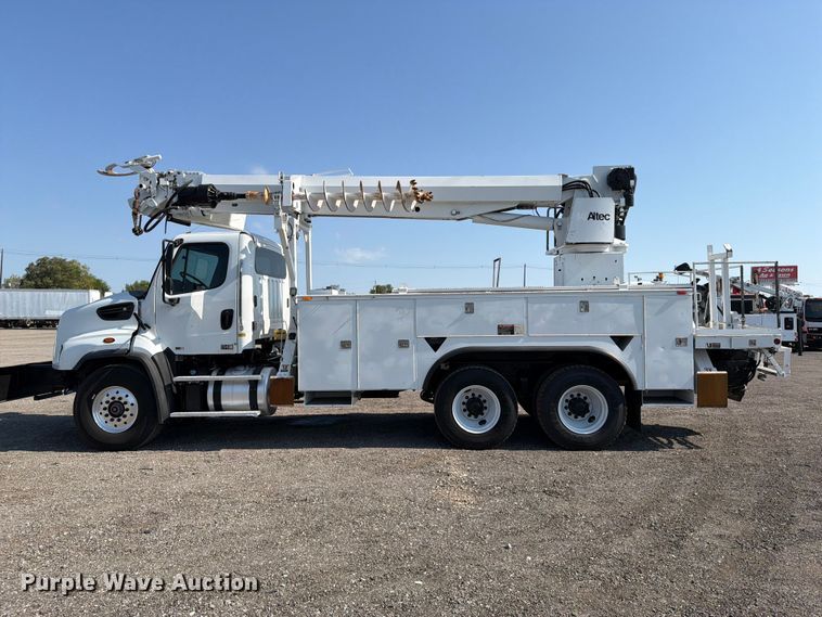 image for item FB5048 2013 Freightliner 114SD digger derrick truck