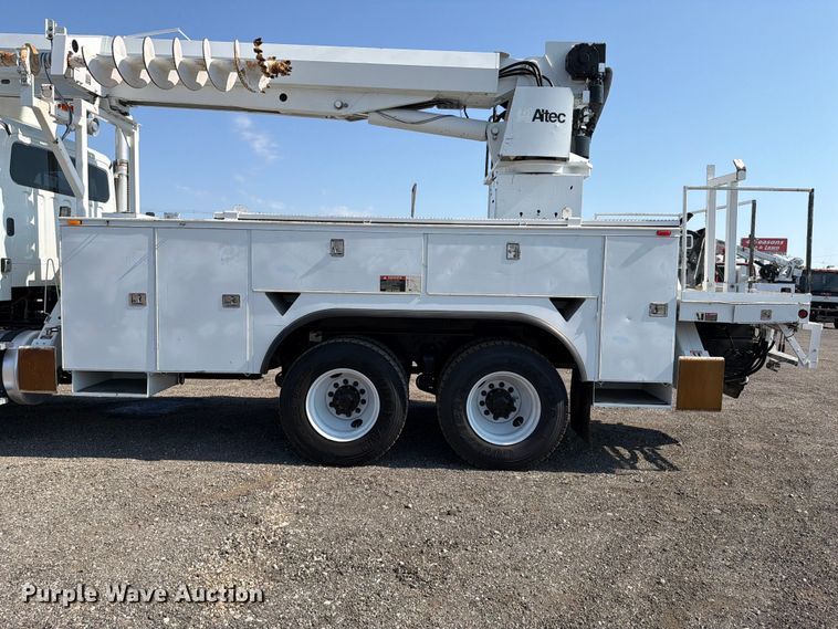 image for item FB5048 2013 Freightliner 114SD digger derrick truck