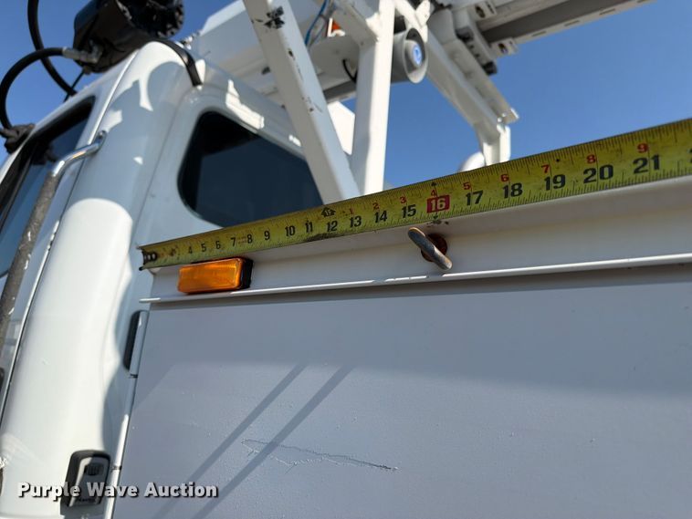 image for item FB5048 2013 Freightliner 114SD digger derrick truck