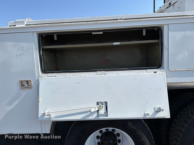image for item FB5048 2013 Freightliner 114SD digger derrick truck