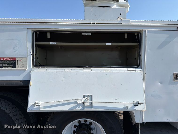 image for item FB5048 2013 Freightliner 114SD digger derrick truck