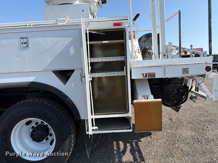 image for item FB5048 2013 Freightliner 114SD digger derrick truck