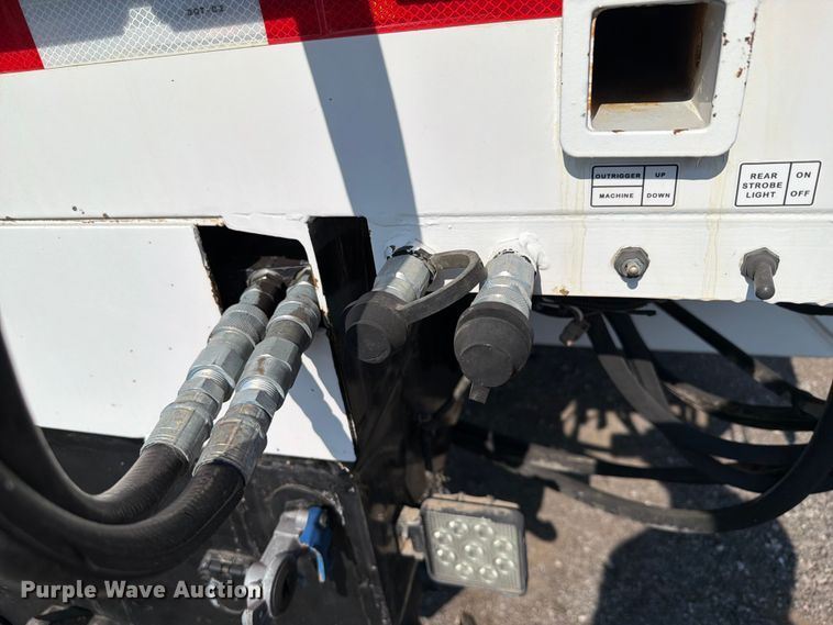 image for item FB5048 2013 Freightliner 114SD digger derrick truck