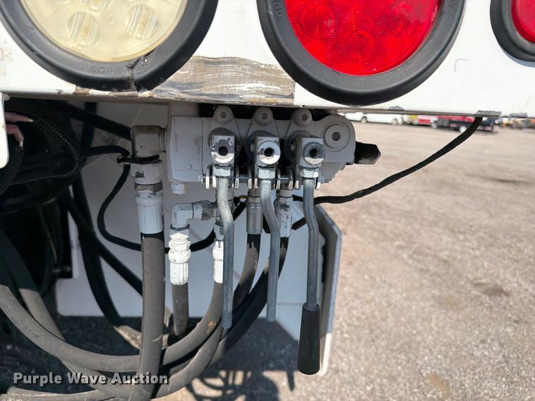 image for item FB5048 2013 Freightliner 114SD digger derrick truck