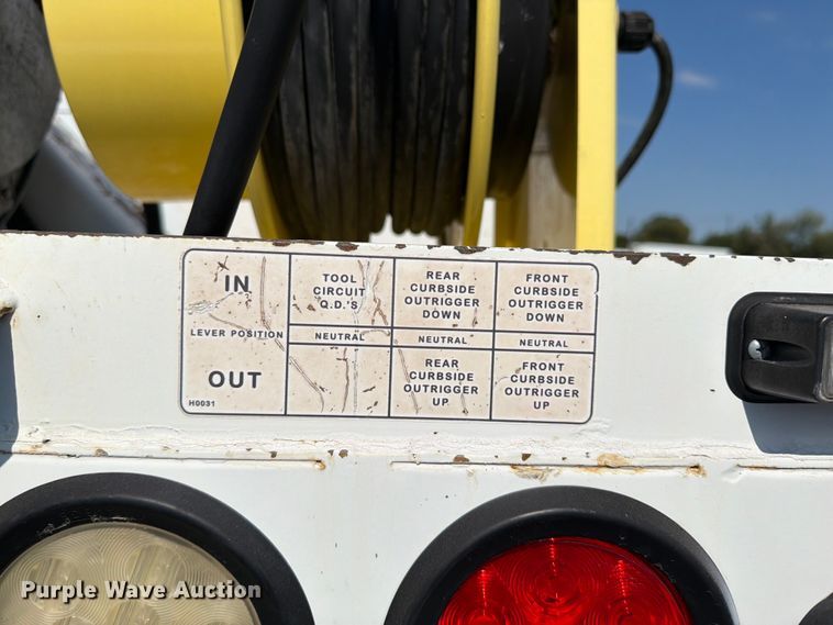 image for item FB5048 2013 Freightliner 114SD digger derrick truck