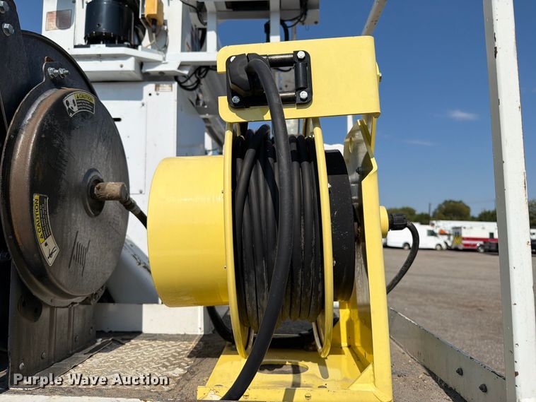 image for item FB5048 2013 Freightliner 114SD digger derrick truck