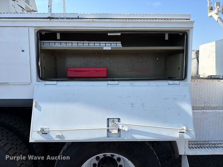 image for item FB5048 2013 Freightliner 114SD digger derrick truck