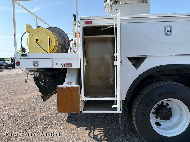 image for item FB5048 2013 Freightliner 114SD digger derrick truck