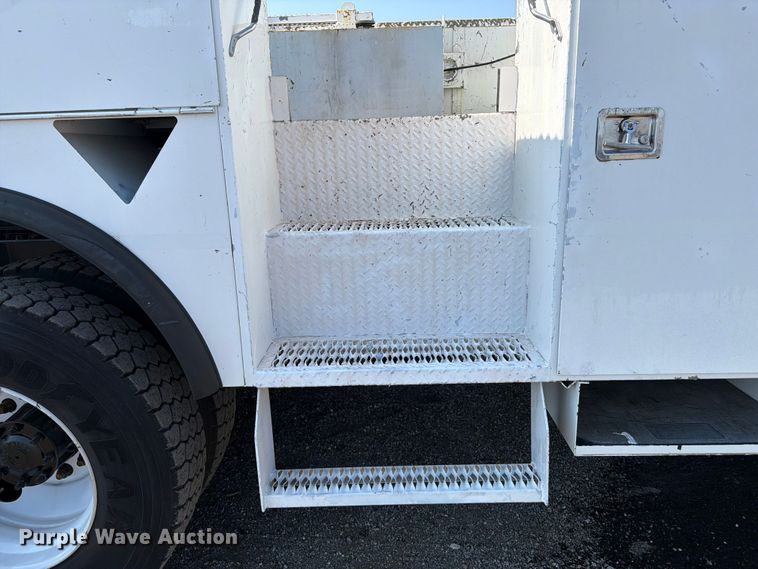 image for item FB5048 2013 Freightliner 114SD digger derrick truck