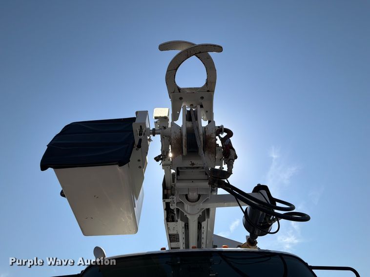 image for item FB5048 2013 Freightliner 114SD digger derrick truck