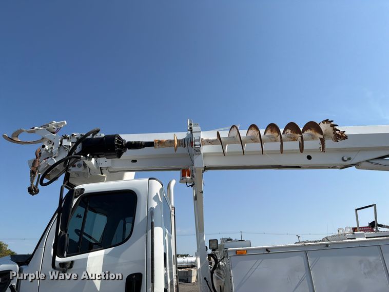 image for item FB5048 2013 Freightliner 114SD digger derrick truck