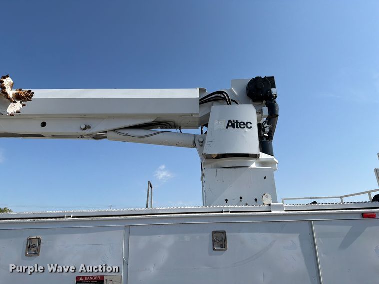 image for item FB5048 2013 Freightliner 114SD digger derrick truck