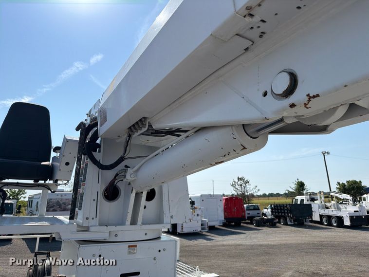 image for item FB5048 2013 Freightliner 114SD digger derrick truck