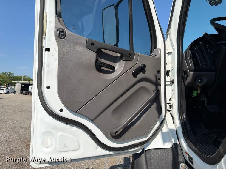 image for item FB5048 2013 Freightliner 114SD digger derrick truck