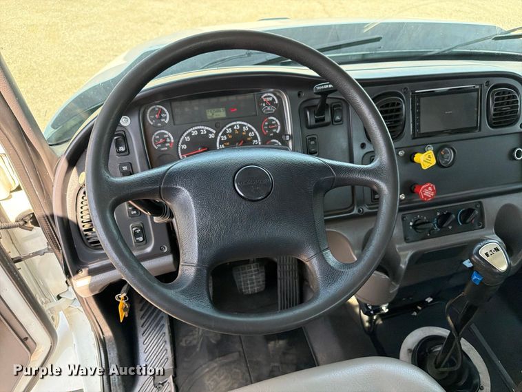 image for item FB5048 2013 Freightliner 114SD digger derrick truck