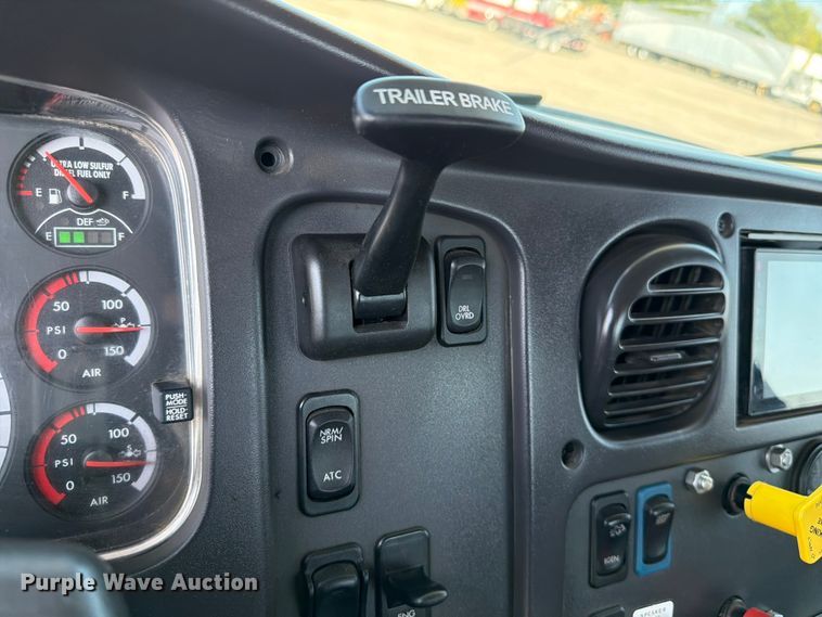 image for item FB5048 2013 Freightliner 114SD digger derrick truck