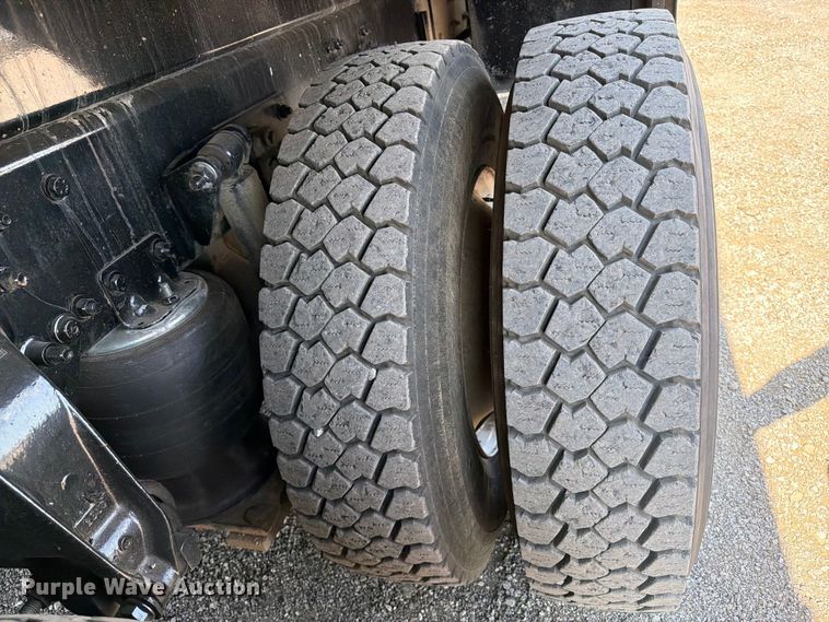 image for item FB5048 2013 Freightliner 114SD digger derrick truck