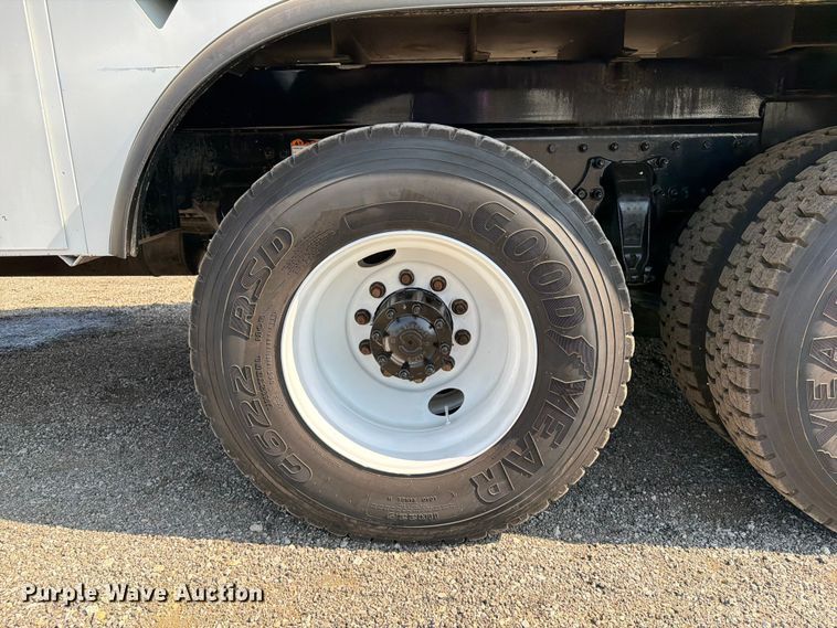 image for item FB5048 2013 Freightliner 114SD digger derrick truck