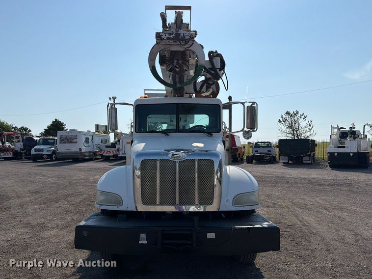 image for item FB5049 2007 Peterbilt 335 digger derrick truck