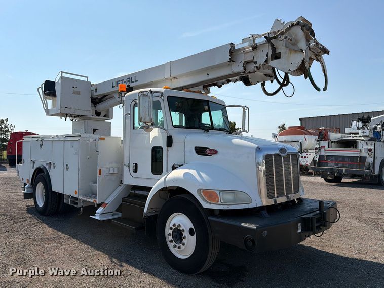 image for item FB5049 2007 Peterbilt 335 digger derrick truck