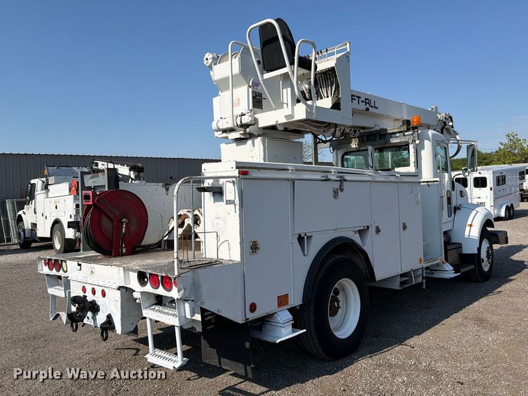 image for item FB5049 2007 Peterbilt 335 digger derrick truck