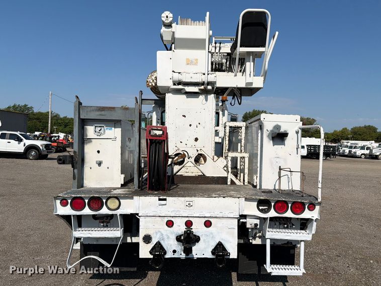 image for item FB5049 2007 Peterbilt 335 digger derrick truck