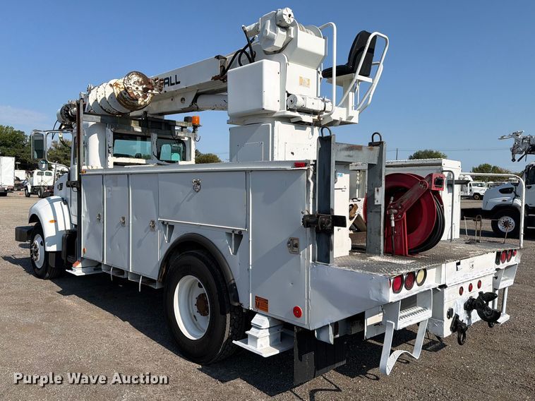 image for item FB5049 2007 Peterbilt 335 digger derrick truck