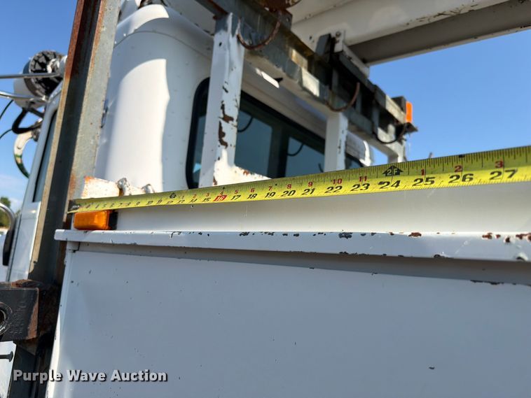 image for item FB5049 2007 Peterbilt 335 digger derrick truck