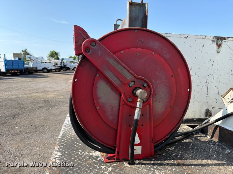 image for item FB5049 2007 Peterbilt 335 digger derrick truck