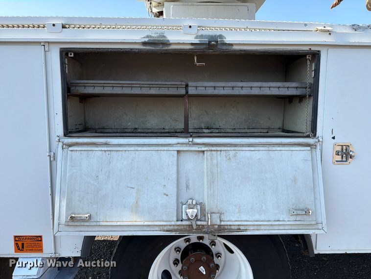 image for item FB5049 2007 Peterbilt 335 digger derrick truck