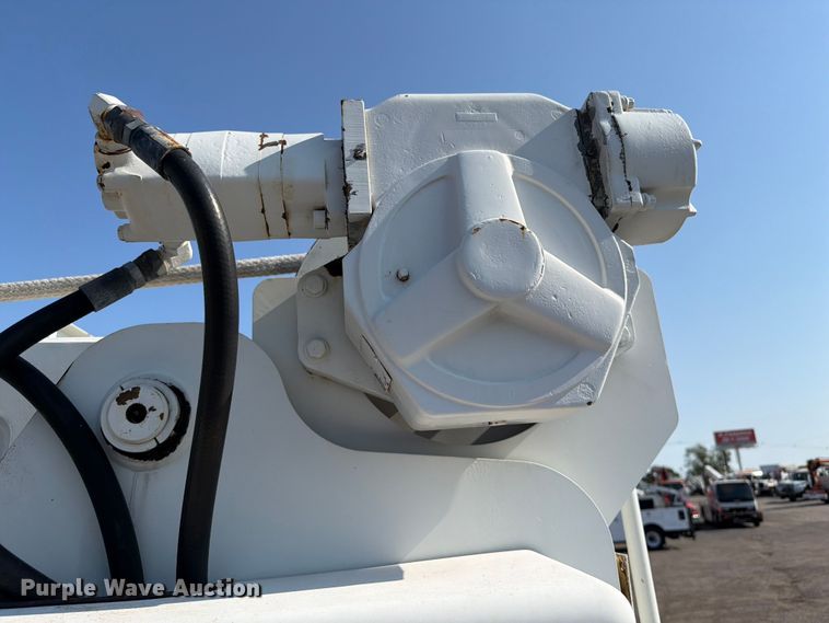 image for item FB5049 2007 Peterbilt 335 digger derrick truck