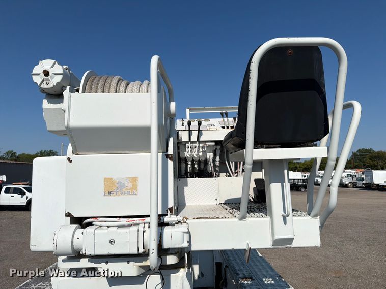 image for item FB5049 2007 Peterbilt 335 digger derrick truck