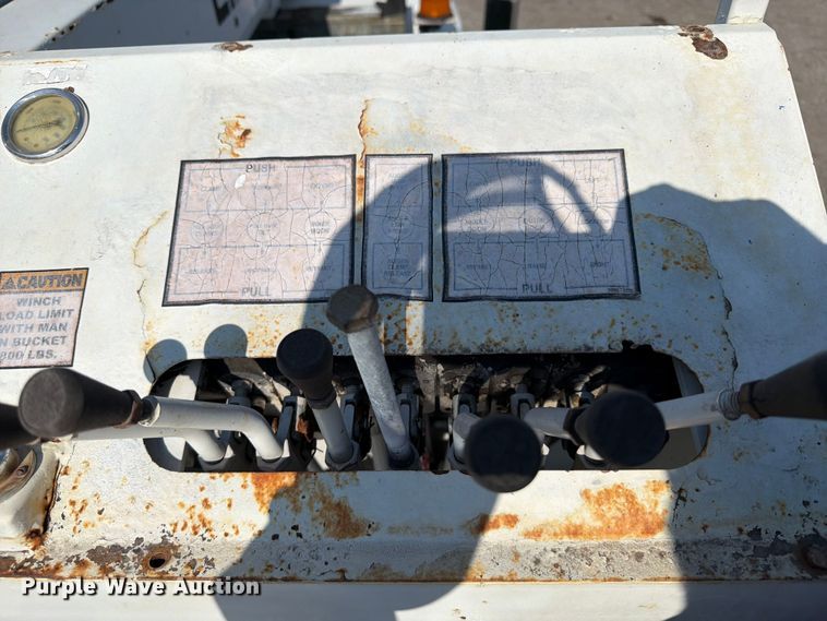 image for item FB5049 2007 Peterbilt 335 digger derrick truck