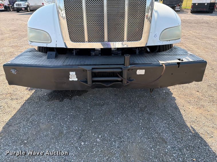 image for item FB5049 2007 Peterbilt 335 digger derrick truck