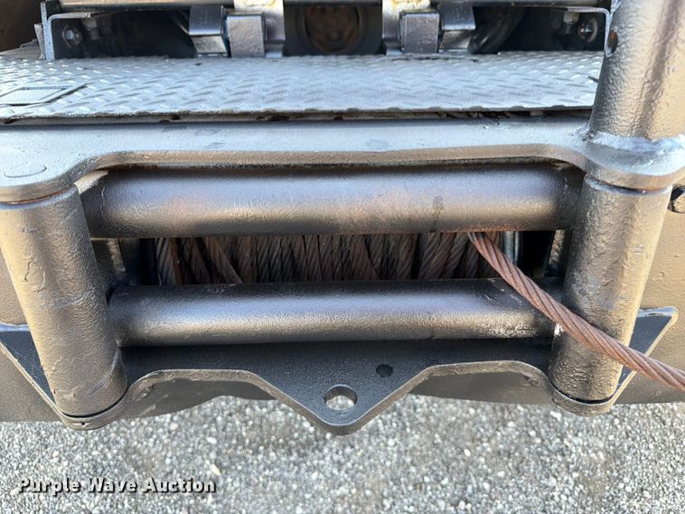image for item FB5049 2007 Peterbilt 335 digger derrick truck