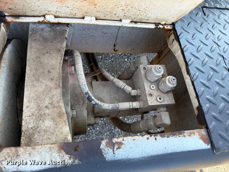 image for item FB5049 2007 Peterbilt 335 digger derrick truck