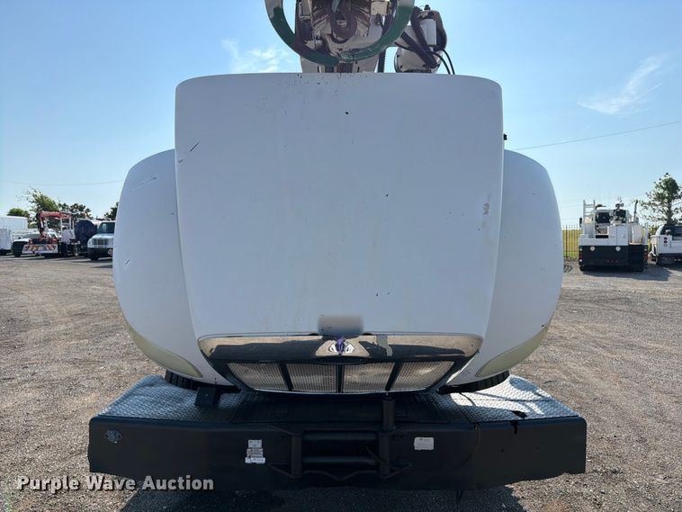 image for item FB5049 2007 Peterbilt 335 digger derrick truck