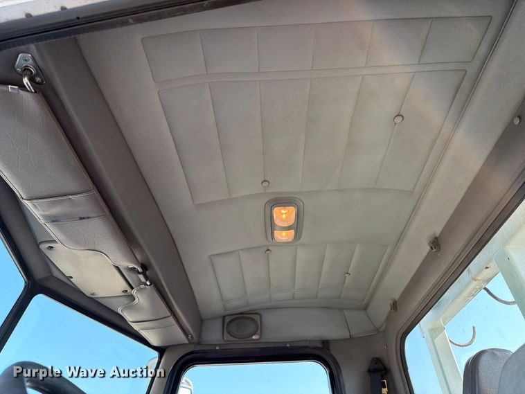 image for item FB5049 2007 Peterbilt 335 digger derrick truck
