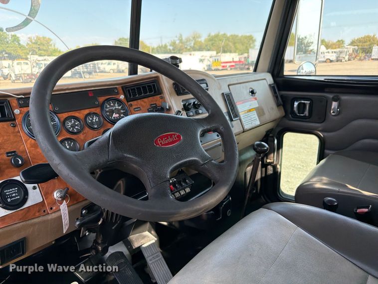 image for item FB5049 2007 Peterbilt 335 digger derrick truck