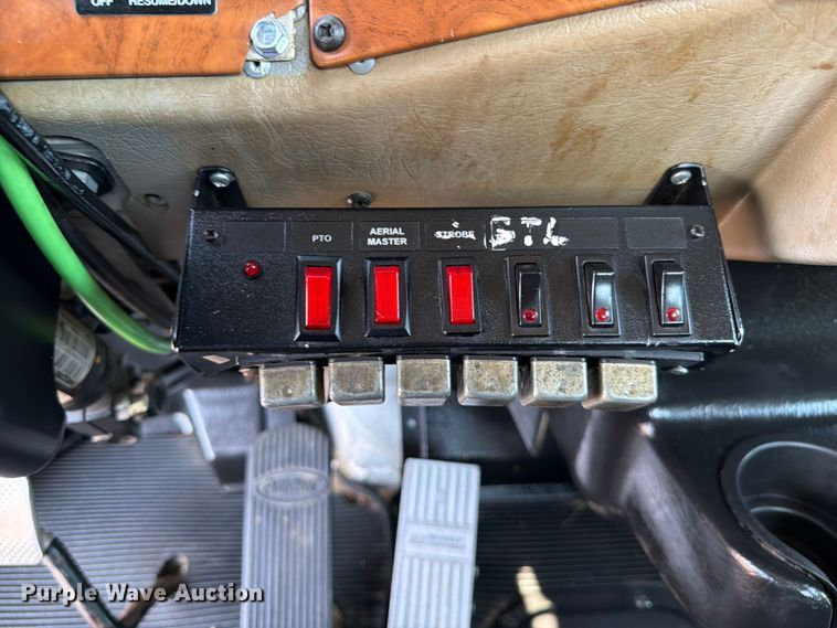 image for item FB5049 2007 Peterbilt 335 digger derrick truck