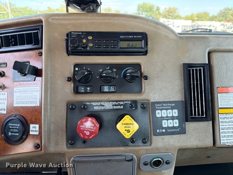 image for item FB5049 2007 Peterbilt 335 digger derrick truck