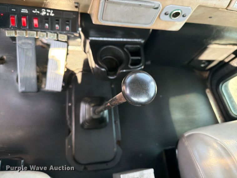 image for item FB5049 2007 Peterbilt 335 digger derrick truck