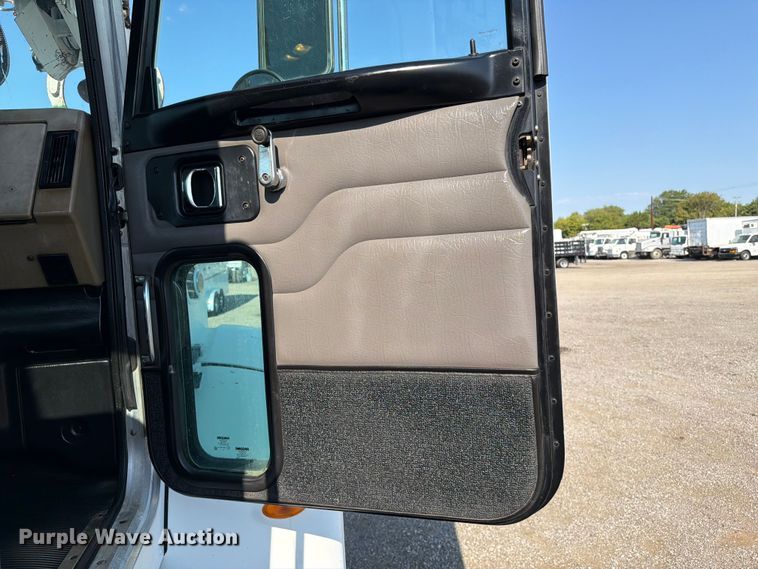 image for item FB5049 2007 Peterbilt 335 digger derrick truck