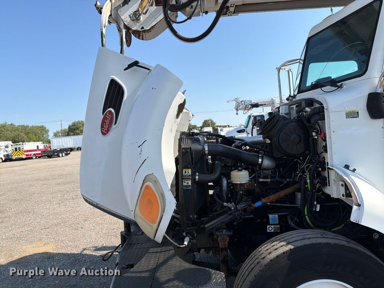 image for item FB5049 2007 Peterbilt 335 digger derrick truck