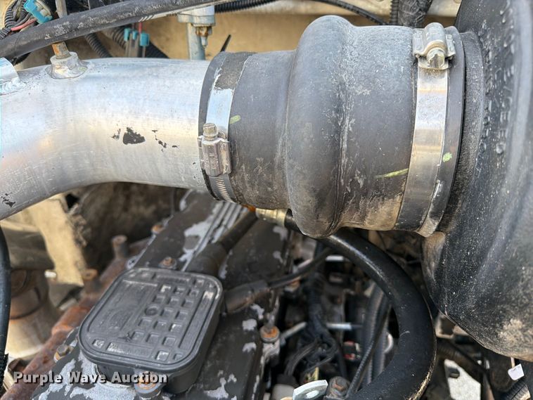image for item FB5049 2007 Peterbilt 335 digger derrick truck
