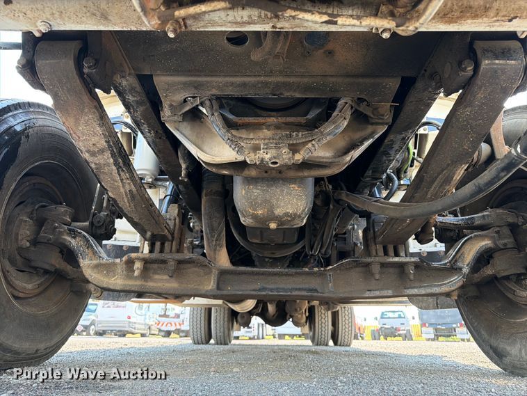 image for item FB5049 2007 Peterbilt 335 digger derrick truck